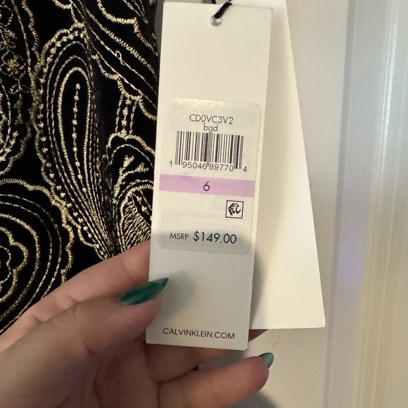 NEW Calvin Klein Womens Short Sleeve Embroidered Velvet Shift Dress Size 6 NWT - Picture 9 of 9
